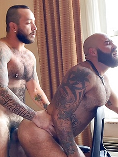 Fill My Hairy Hole Daddy!