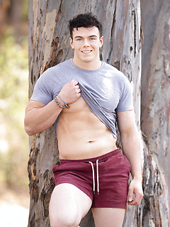 Hunky gay bodybuilder Clark Reid flashes his ass outdoors before posing naked